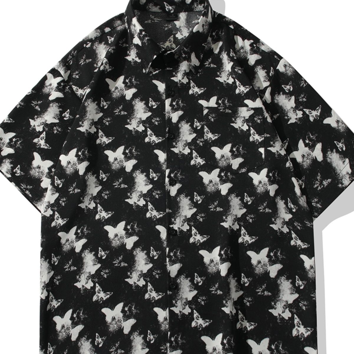 柄シャツ 蝶々舞う幻想的な総柄シャツ