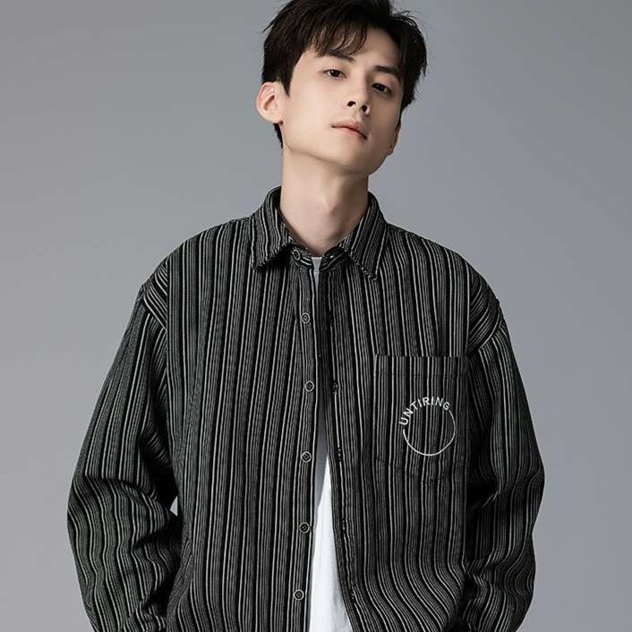 黒柄シャツ ストライプデザイン カジュアル柄シャツ