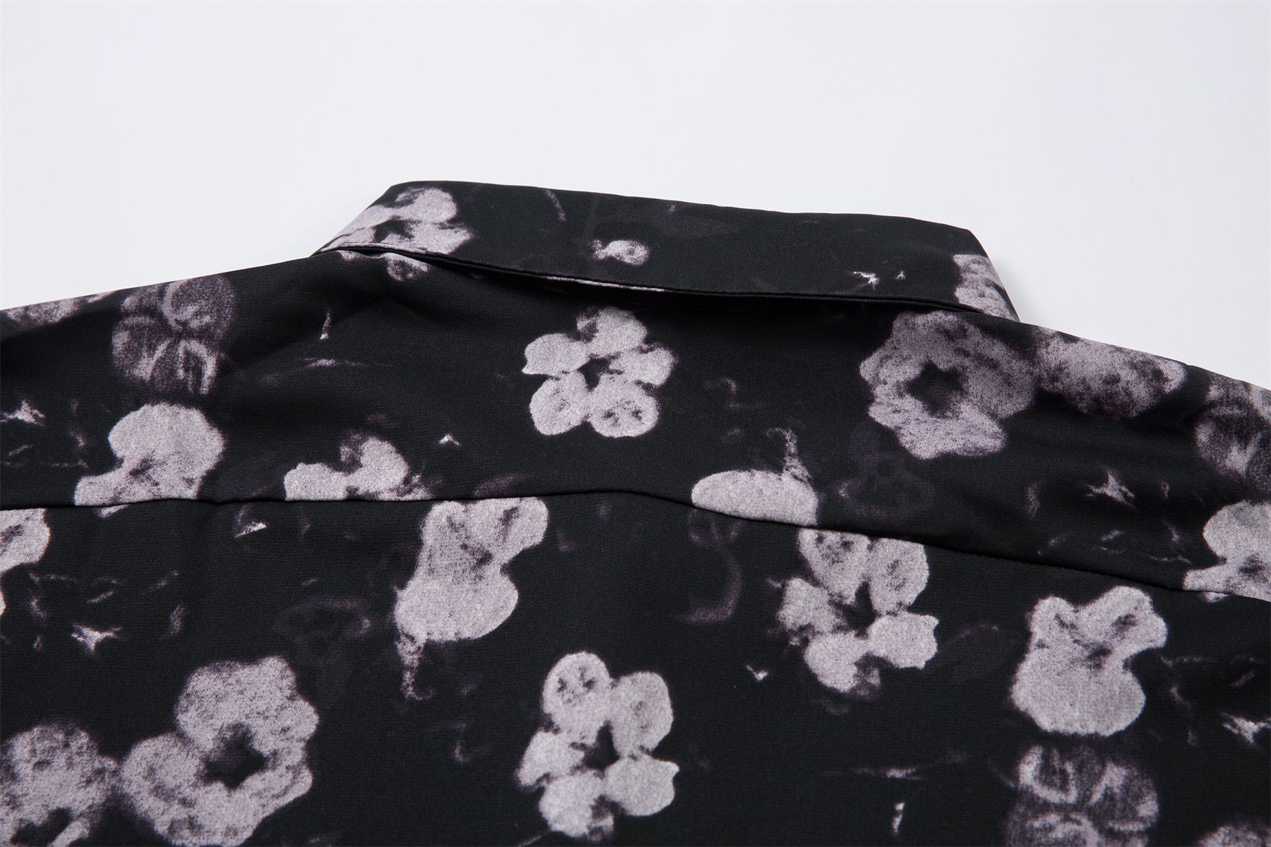 柄シャツ 黒地花柄長袖シャツ男女兼用春秋新作