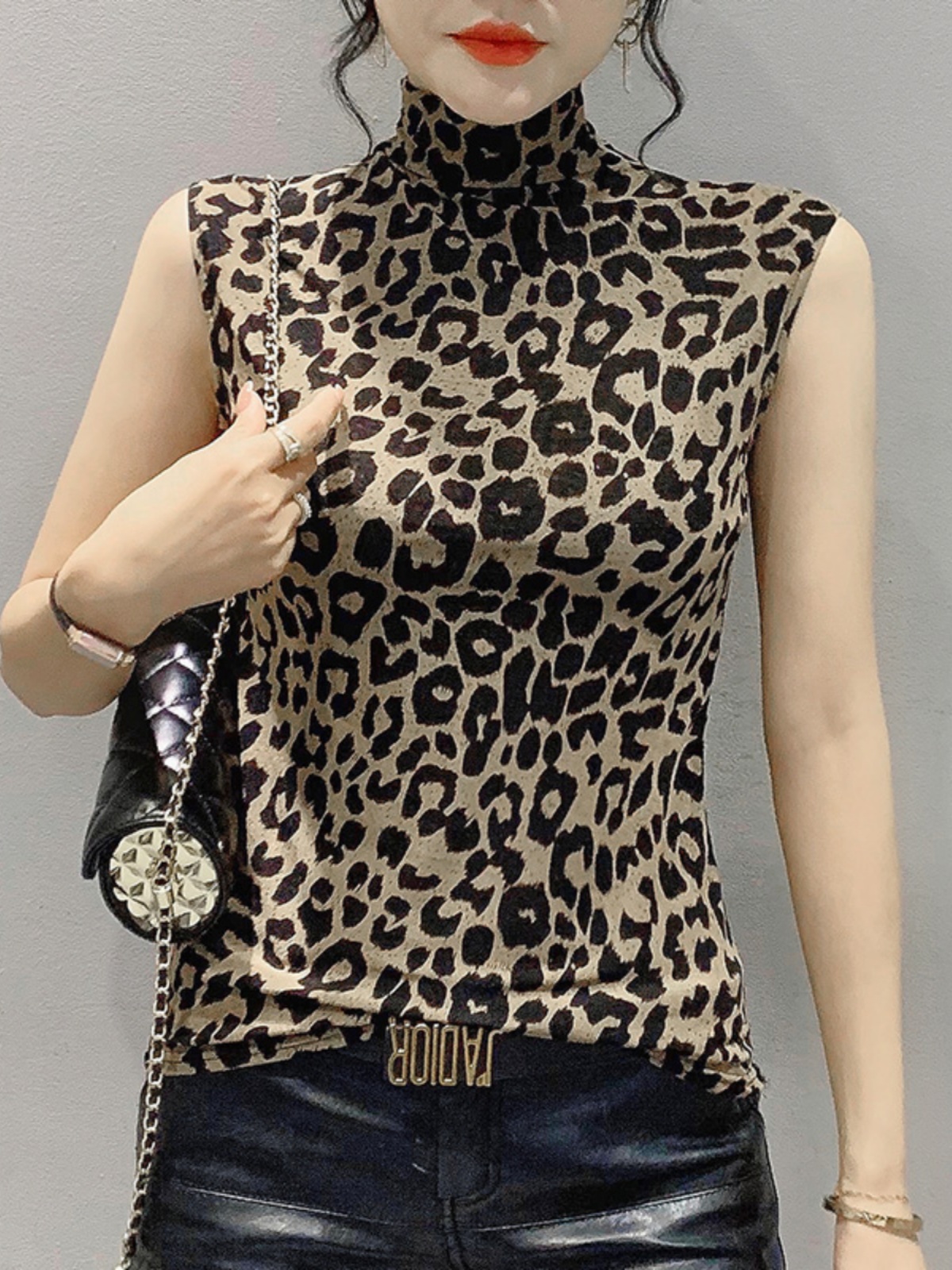 柄シャツ 優美な野性美 ノースリーブヒョウ柄シャツ