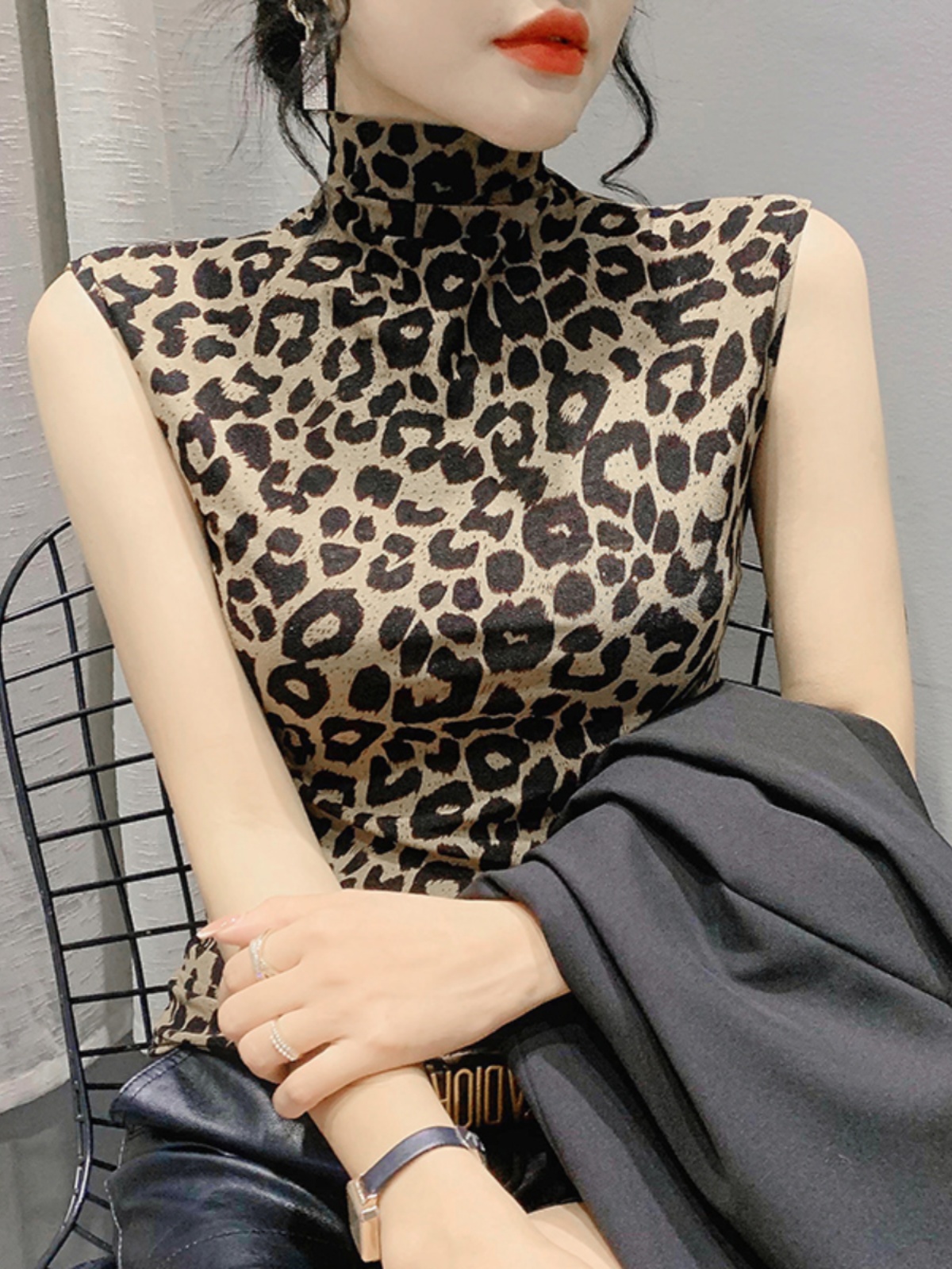 柄シャツ 優美な野性美 ノースリーブヒョウ柄シャツ