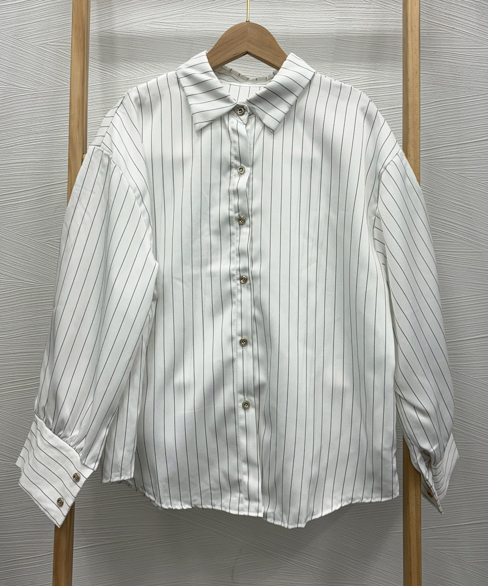 洗練された白柄シャツ 長袖ブラウス