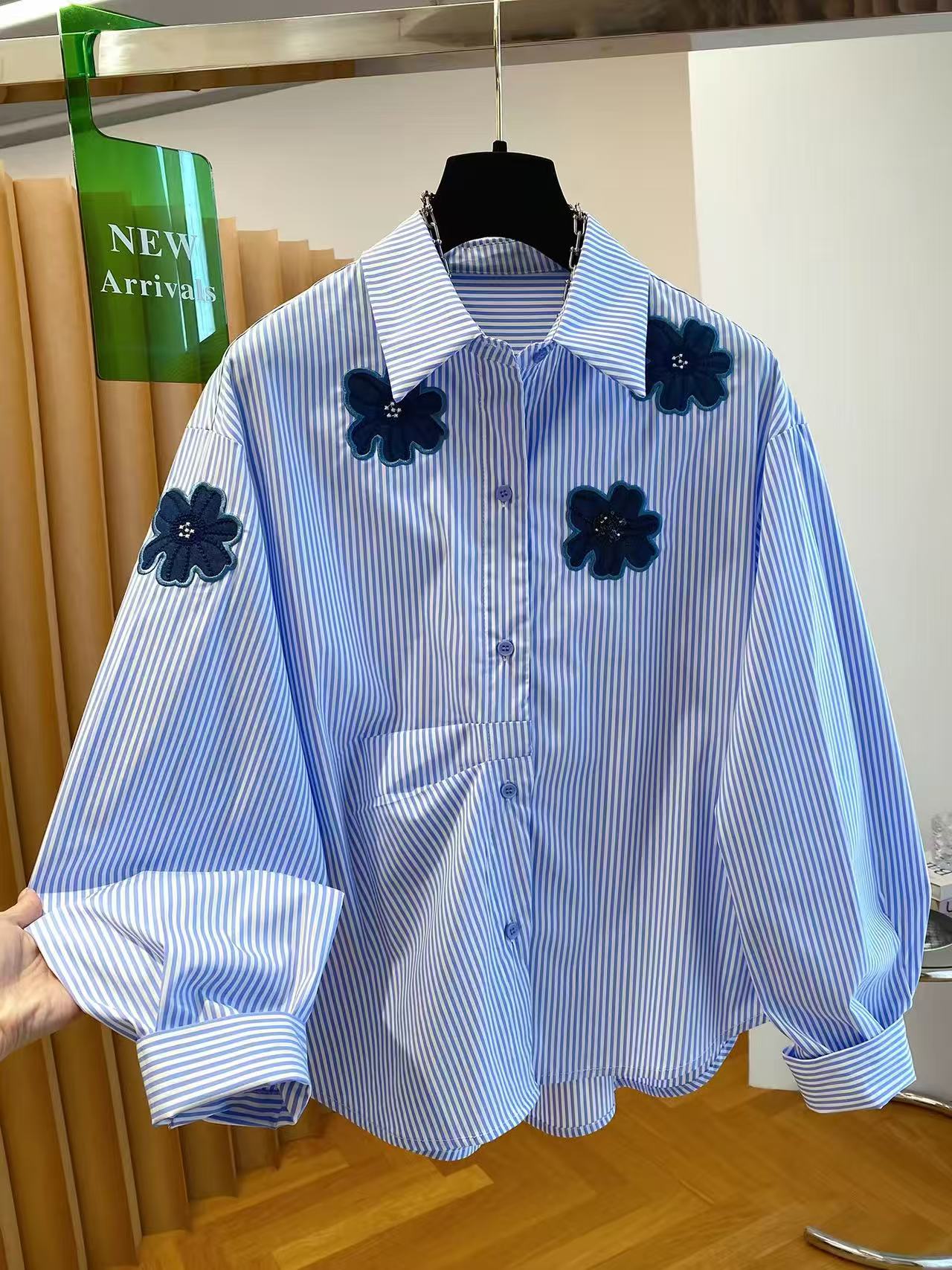 花刺繍ストライプ柄シャツ ブルー 早春新作