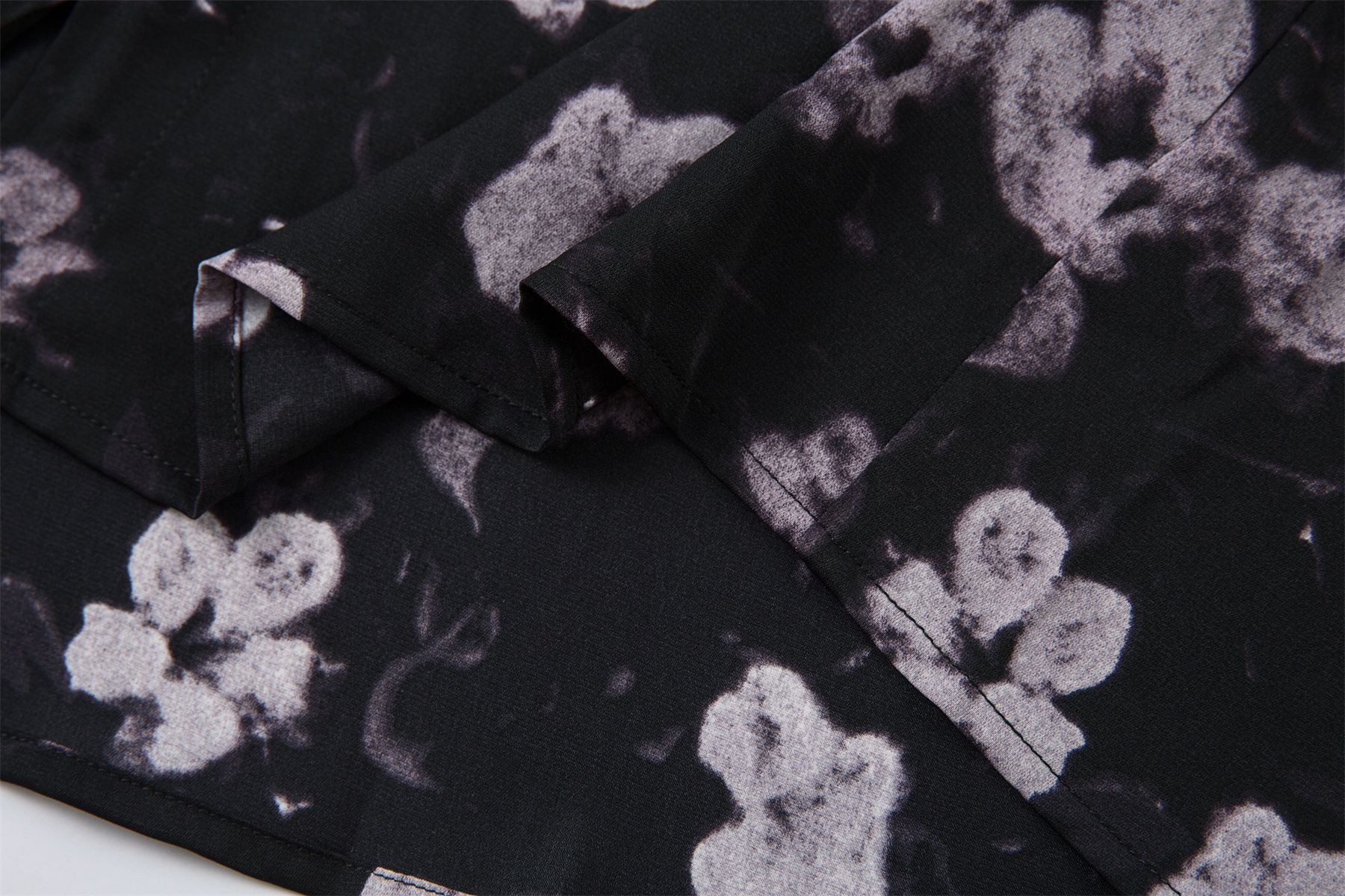 柄シャツ 黒地花柄長袖シャツ男女兼用春秋新作