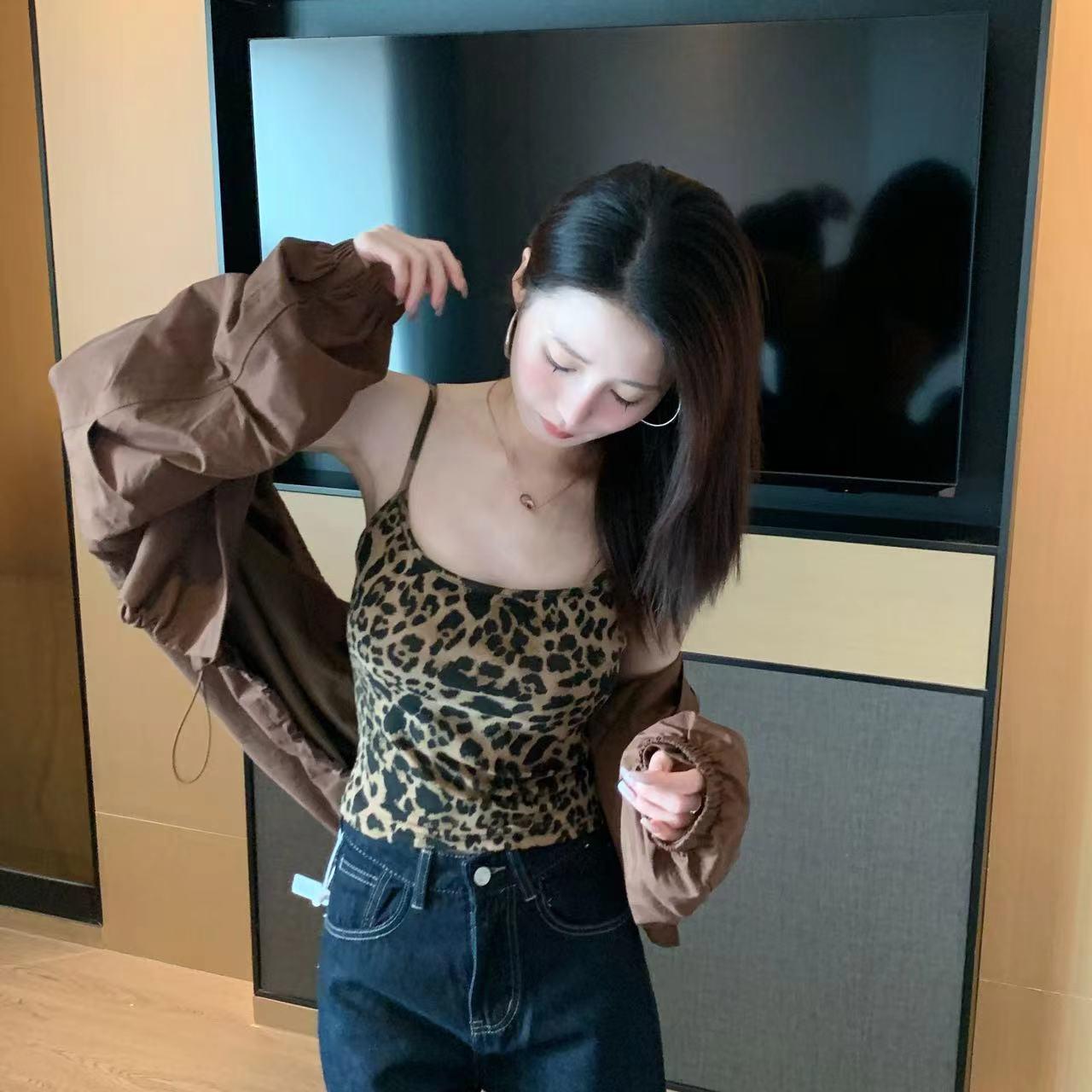 柄シャツ 野性美あふれるキャミソール