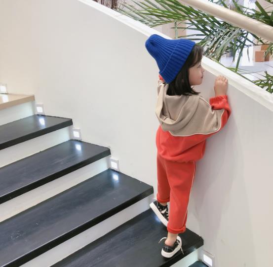 女の子用配色スポーツウェア上下二点組