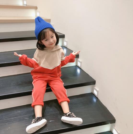 女の子用配色スポーツウェア上下二点組