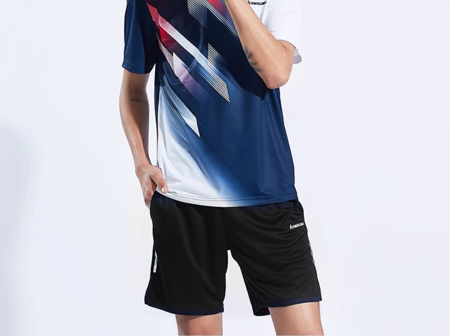スポーツウェア 速乾性サイドライン入りショートパンツ