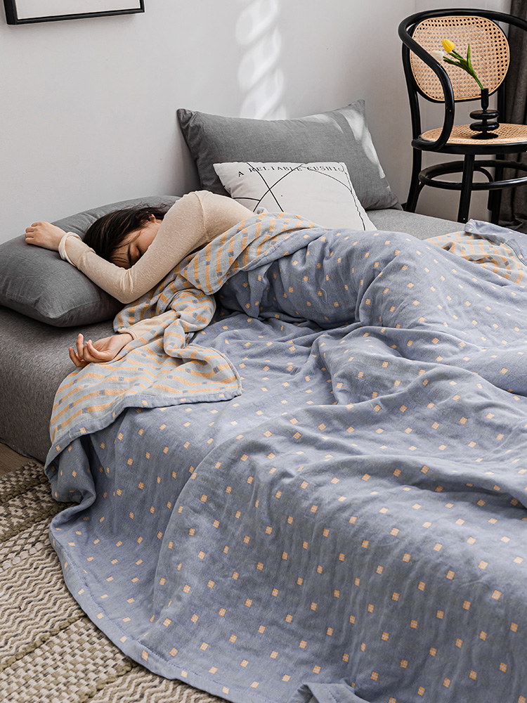 優しい眠りの格子柄ガーゼケット