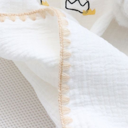 やわらか王冠刺繍ガーゼケット