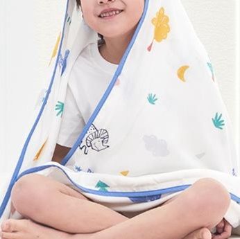 恐竜柄四層ふわふわガーゼケット