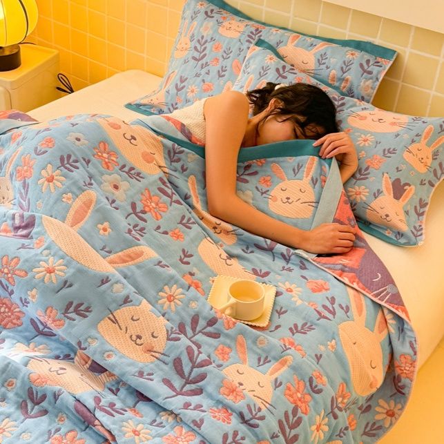 ふわり眠るうさぎ模様ガーゼケット