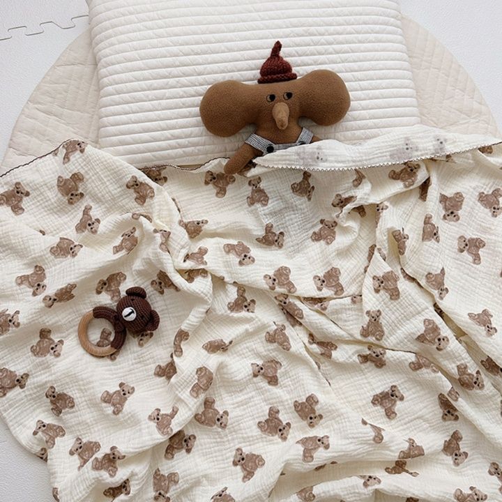 やさしい花柄のガーゼケット