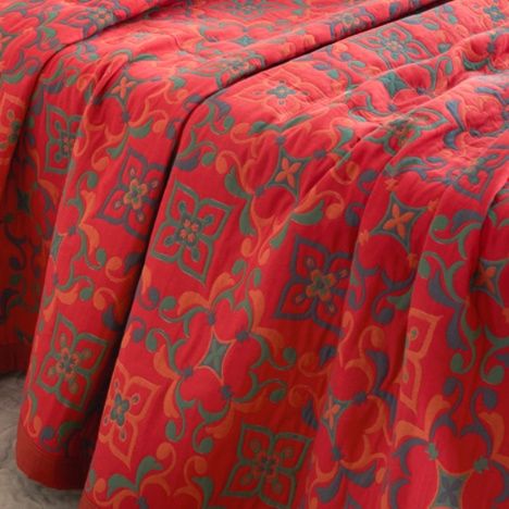  花模様やさしさ包む寝具