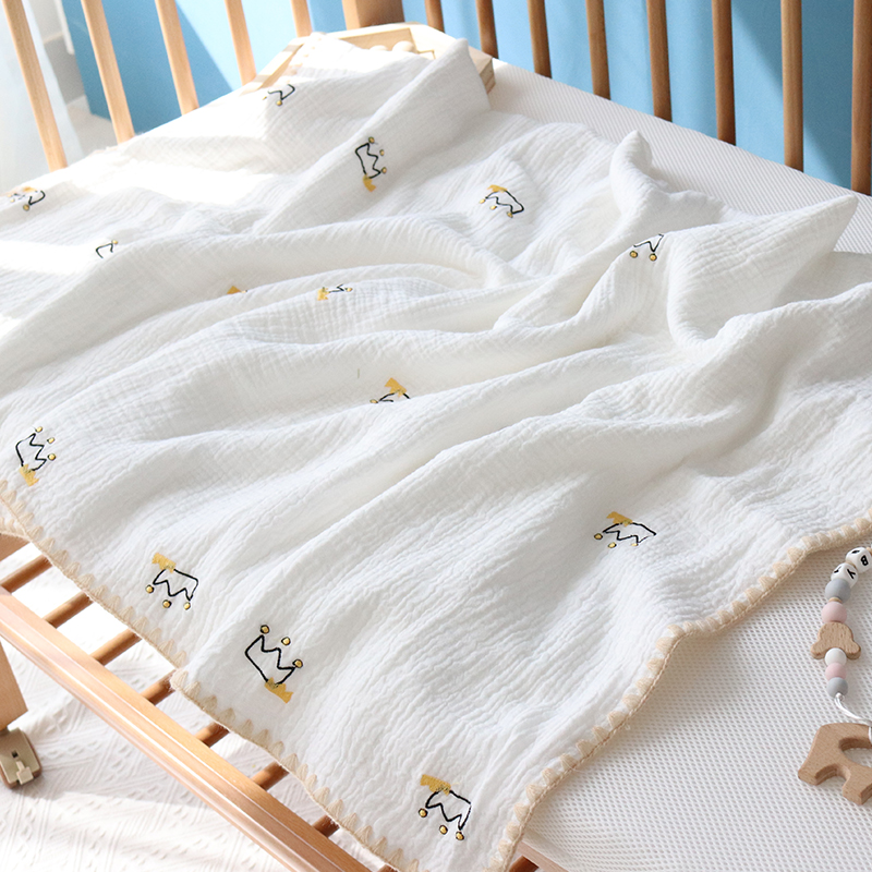 やわらか王冠刺繍ガーゼケット