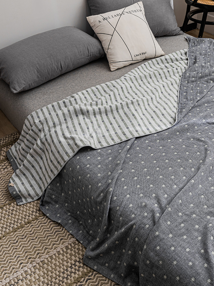 優しい眠りの格子柄ガーゼケット
