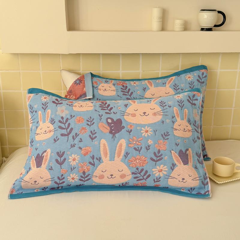 ふわり眠るうさぎ模様ガーゼケット