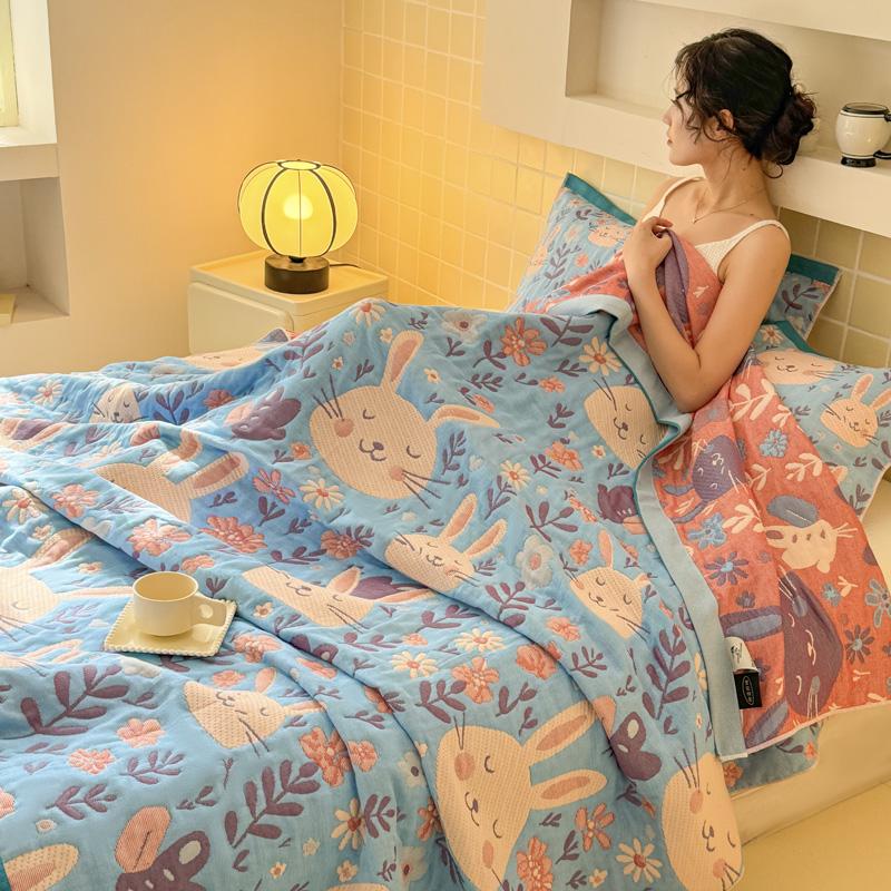 ふわり眠るうさぎ模様ガーゼケット