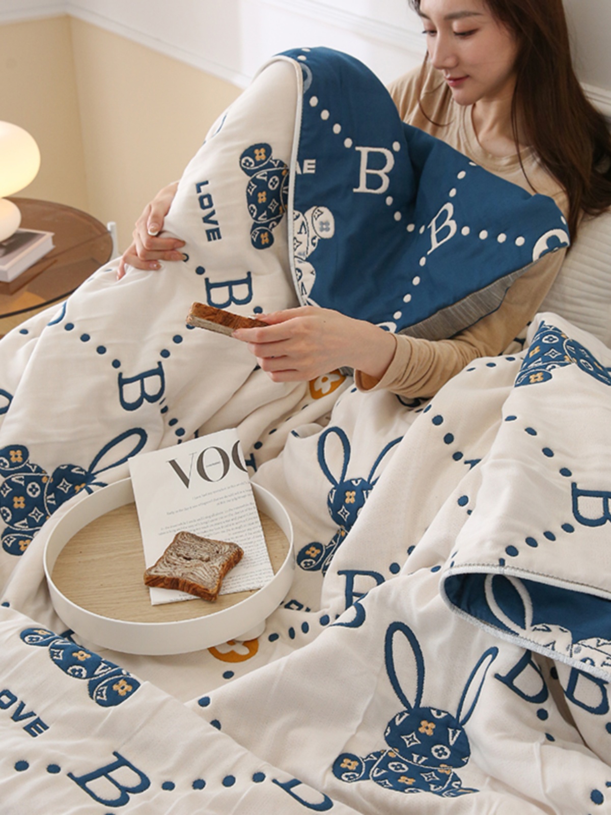 うさぎモチーフのやさしい肌触りガーゼケット