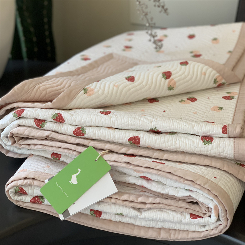 ガーゼケット 綿 甘酸っぱい苺柄綿素材六重織りガーゼケット