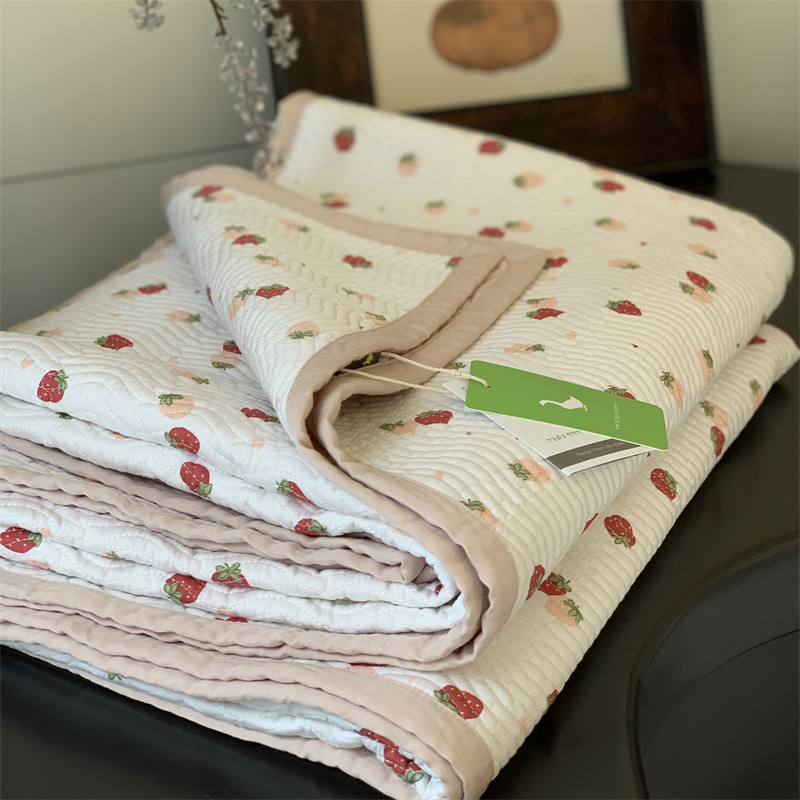 ガーゼケット 綿 甘酸っぱい苺柄綿素材六重織りガーゼケット