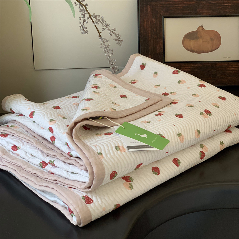 ガーゼケット 綿 甘酸っぱい苺柄綿素材六重織りガーゼケット