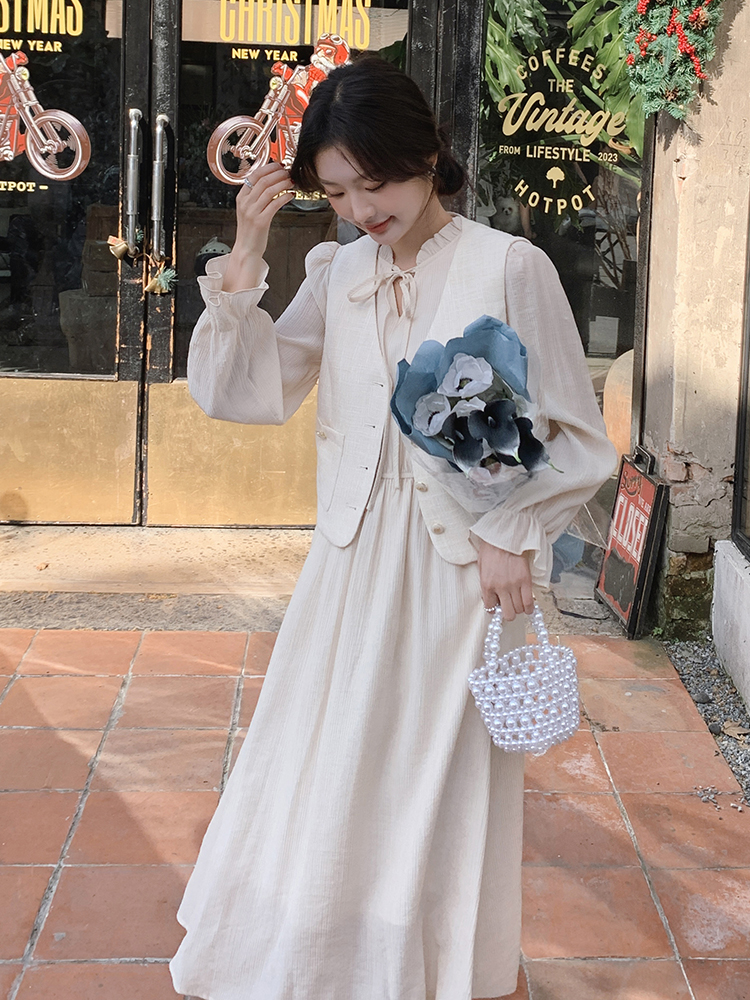 ジレ リボン付き優美リネンワンピース