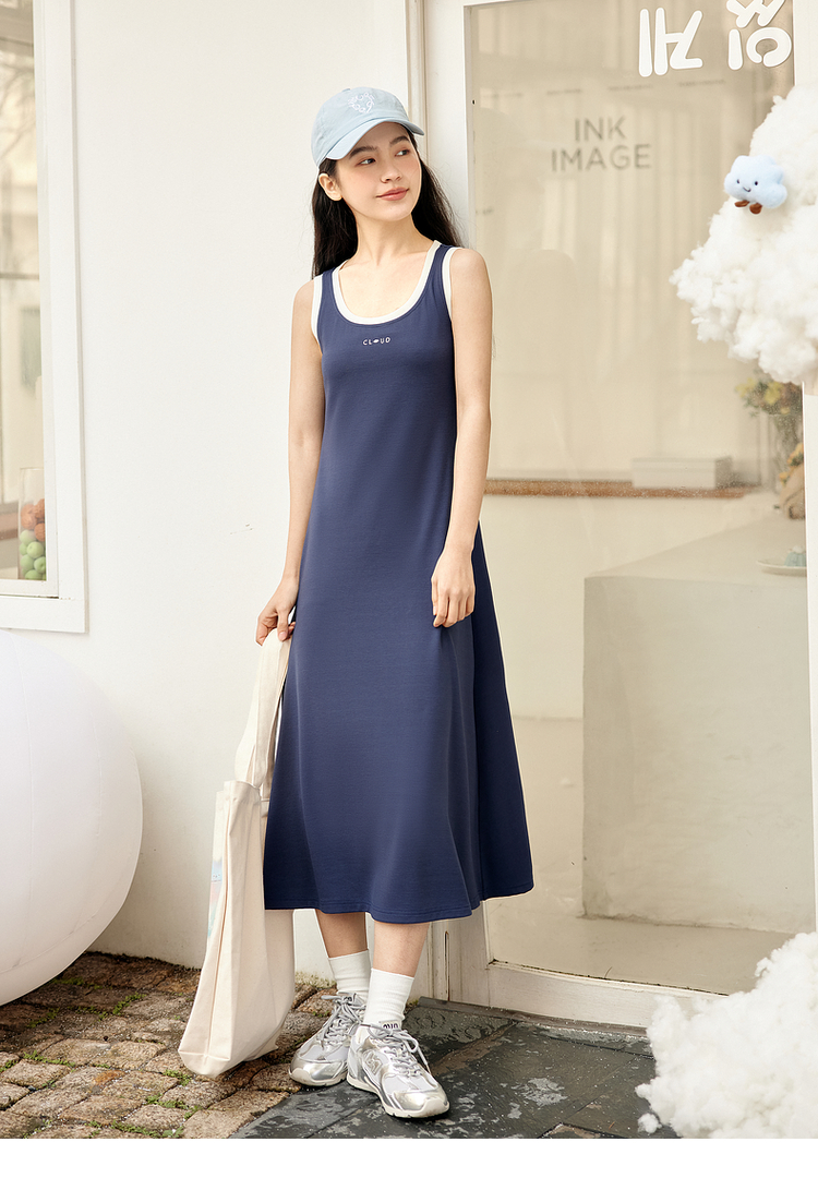 ジレ 優美なラインのシンプルタンクワンピース
