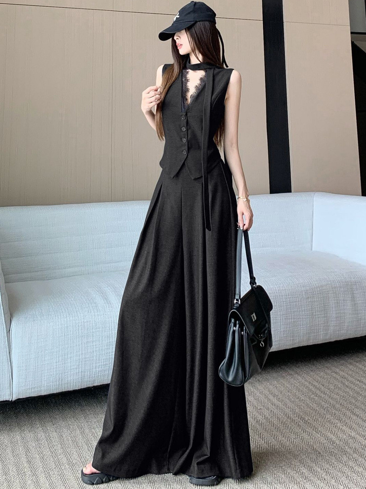 レース切替ノースリーブジレとフレアパンツのセットアップ