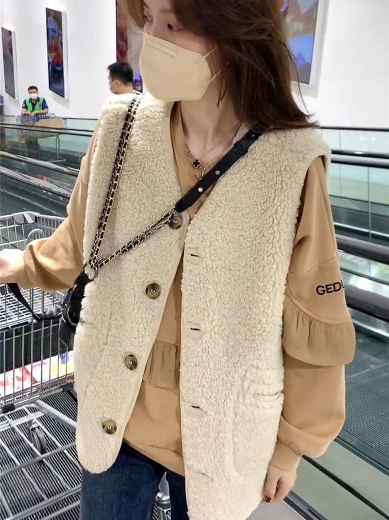 もこもこボア素材の暖かジレベスト