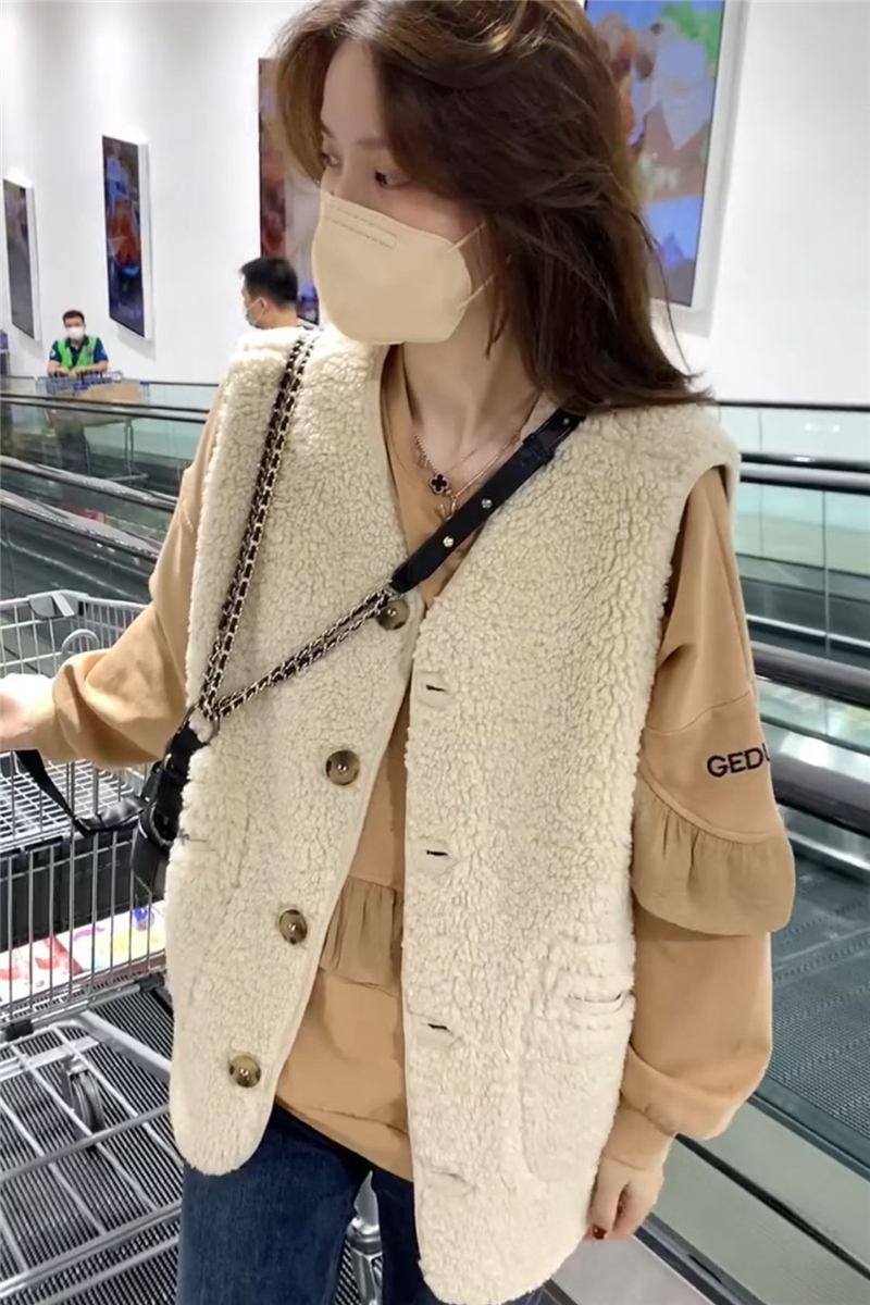 もこもこボア素材の暖かジレベスト