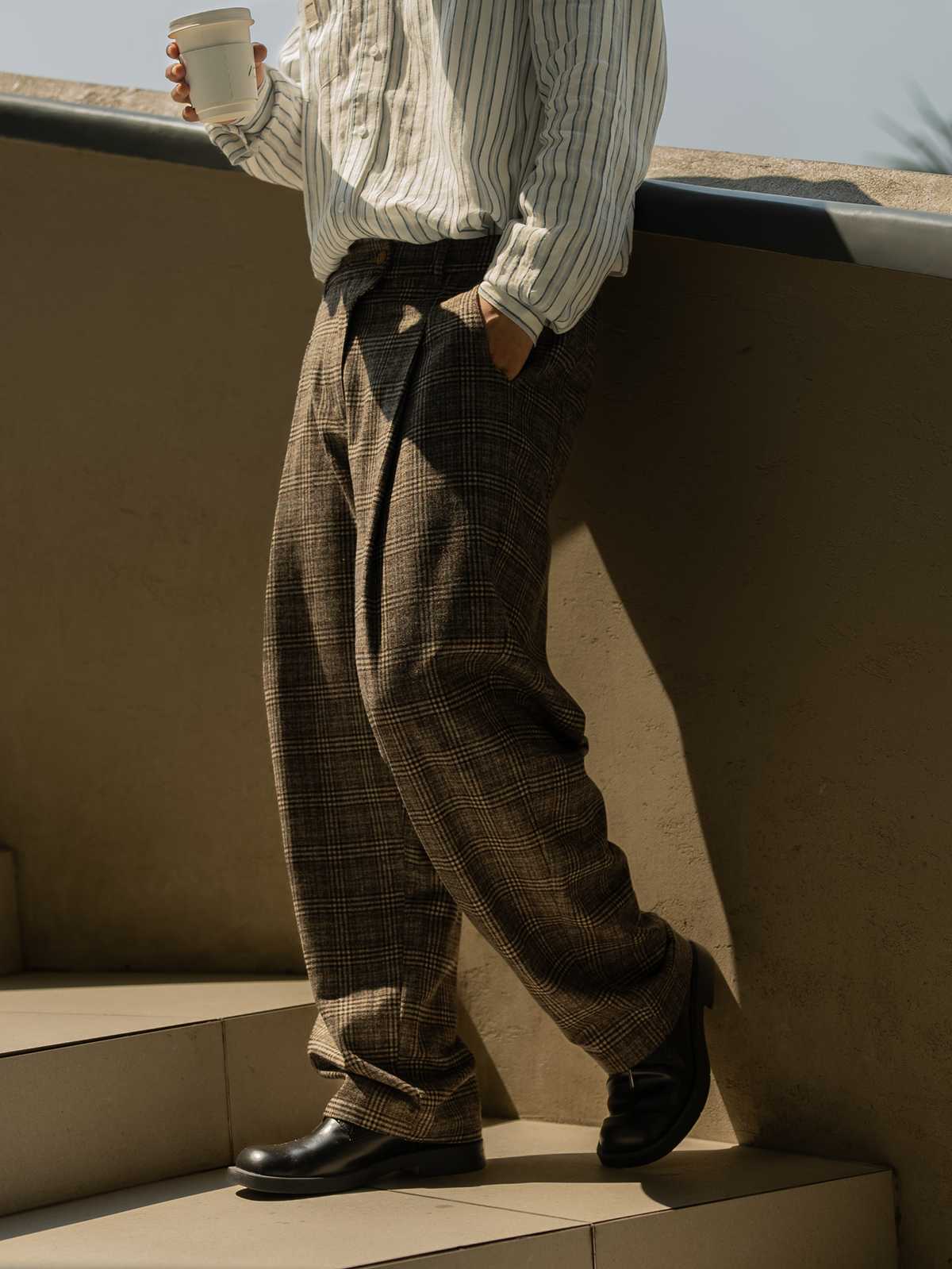 暖かみのある大人コーデに！ブラウンのギンガムチェックパンツ5選