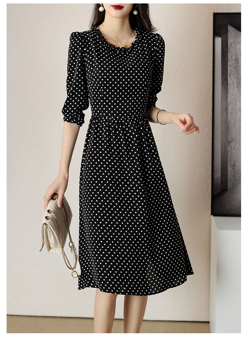 大人かわいい服 ドットの襟元フリル七分袖ワンピース