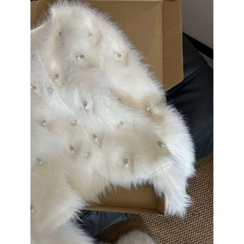 大人かわいい服 ビジュー付きふわふわファー羽織りカーディガン