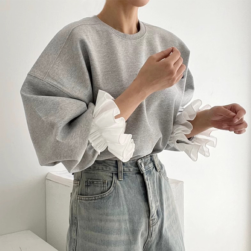 大人かわいい服 袖口フリル切替スウェットトレーナー