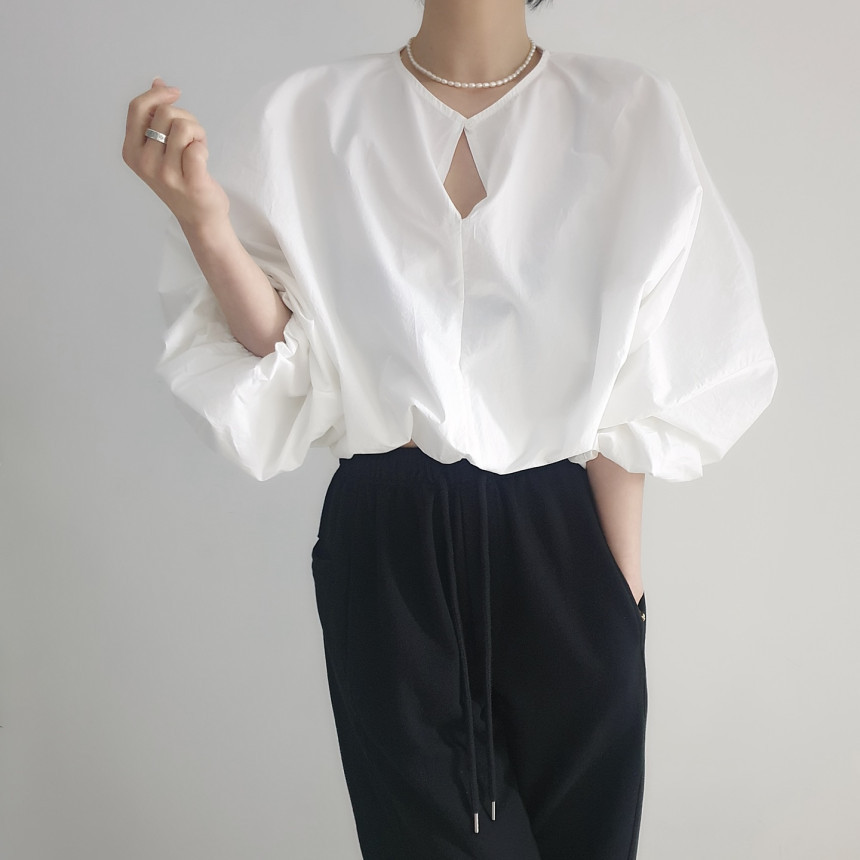 大人かわいい服 ボリュームパフスリーブラウス