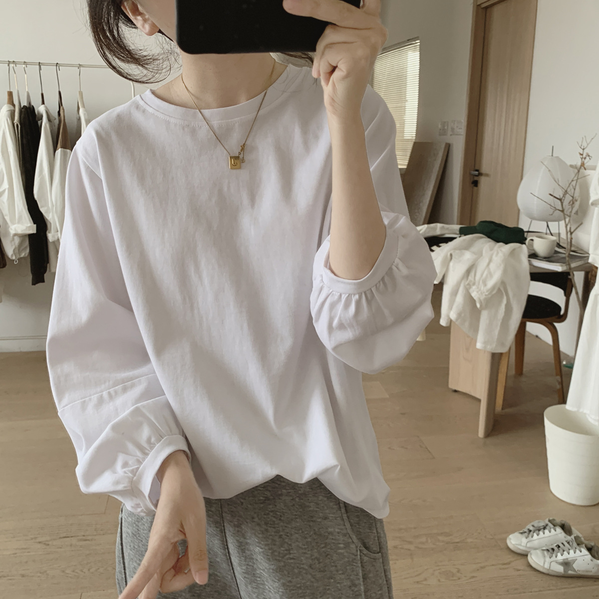 大人かわいい服 ふんわり袖のやわらかプルオーバー