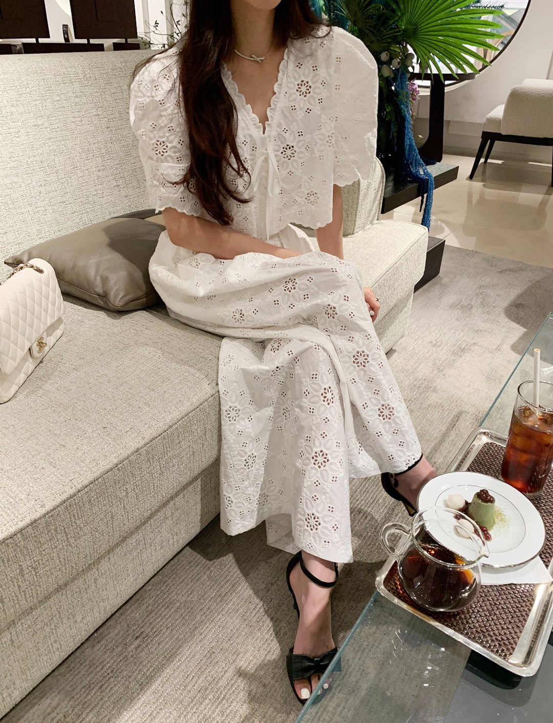 大人かわいい服 刺繍レースブラウスとレースパンツセット