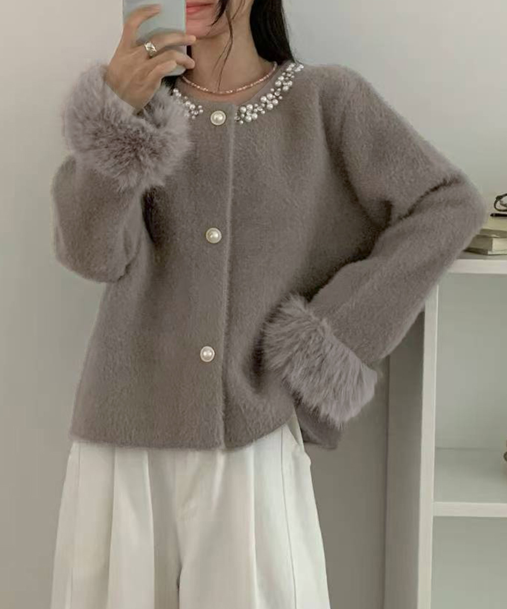 大人かわいい服 パール付きふわふわモヘアニットカーディガン