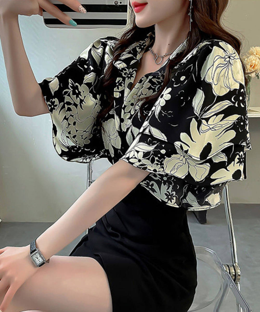 大人かわいい服 華やか二重袖の総柄ブラウストップス