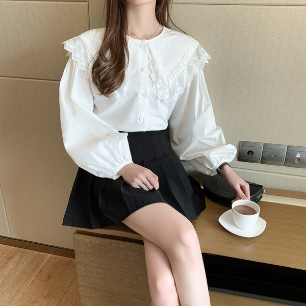 大人かわいい服 レース刺繍付き大きな襟のふんわり袖ブラウス