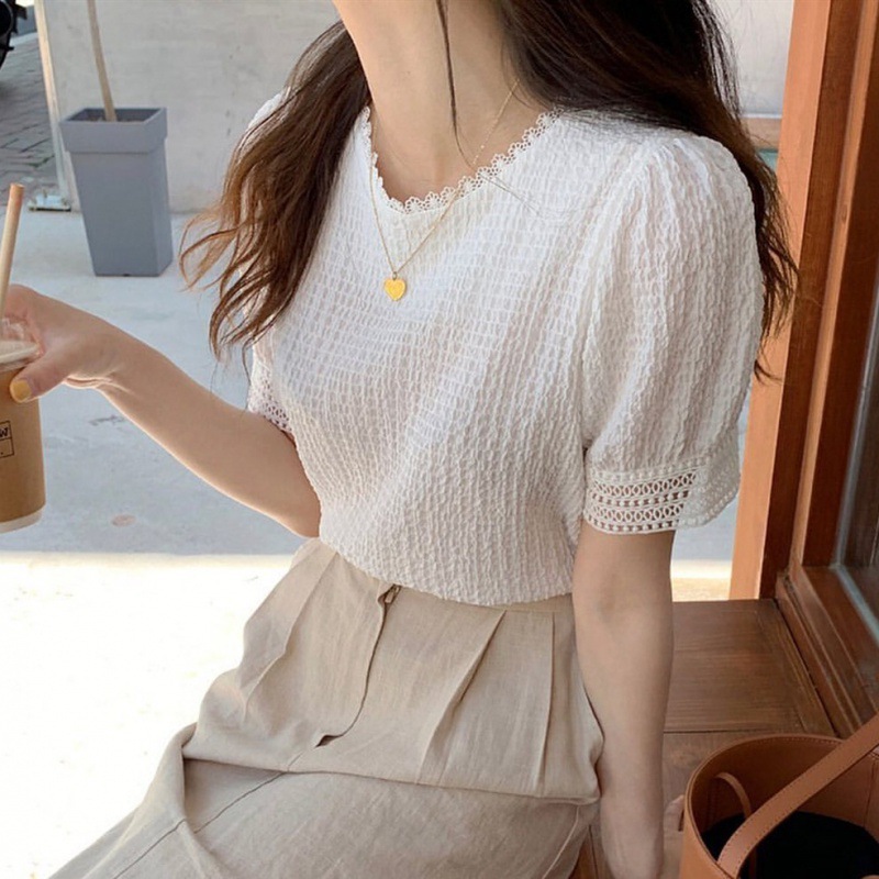 大人かわいい服 レース縁取りブラウス