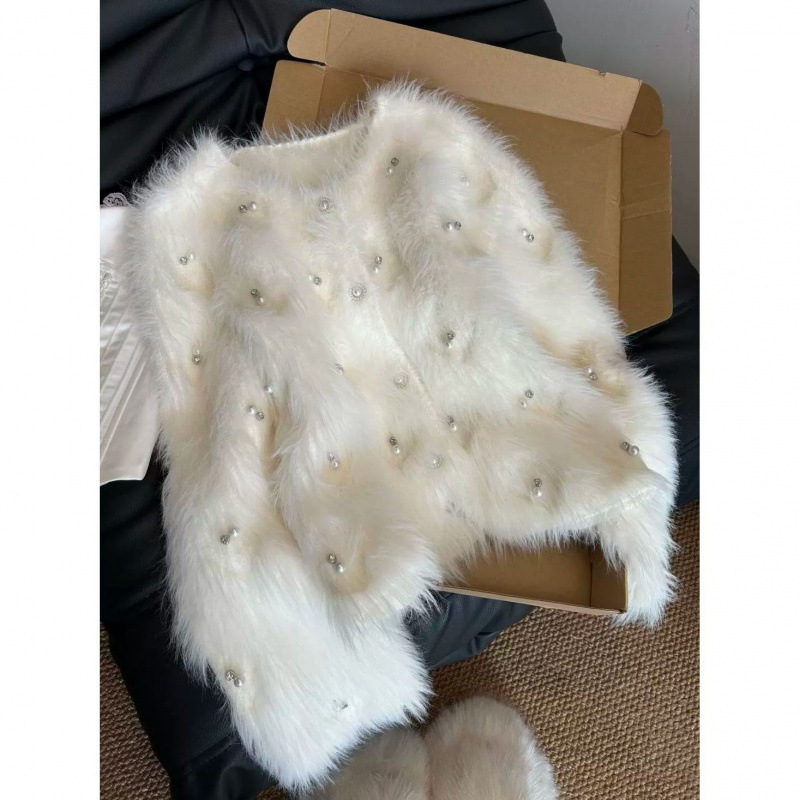 大人かわいい服 ビジュー付きふわふわファー羽織りカーディガン