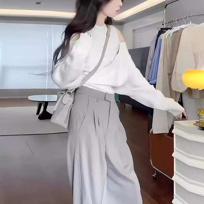 大人かわいい服 透かし編みデザイン肩開きニット