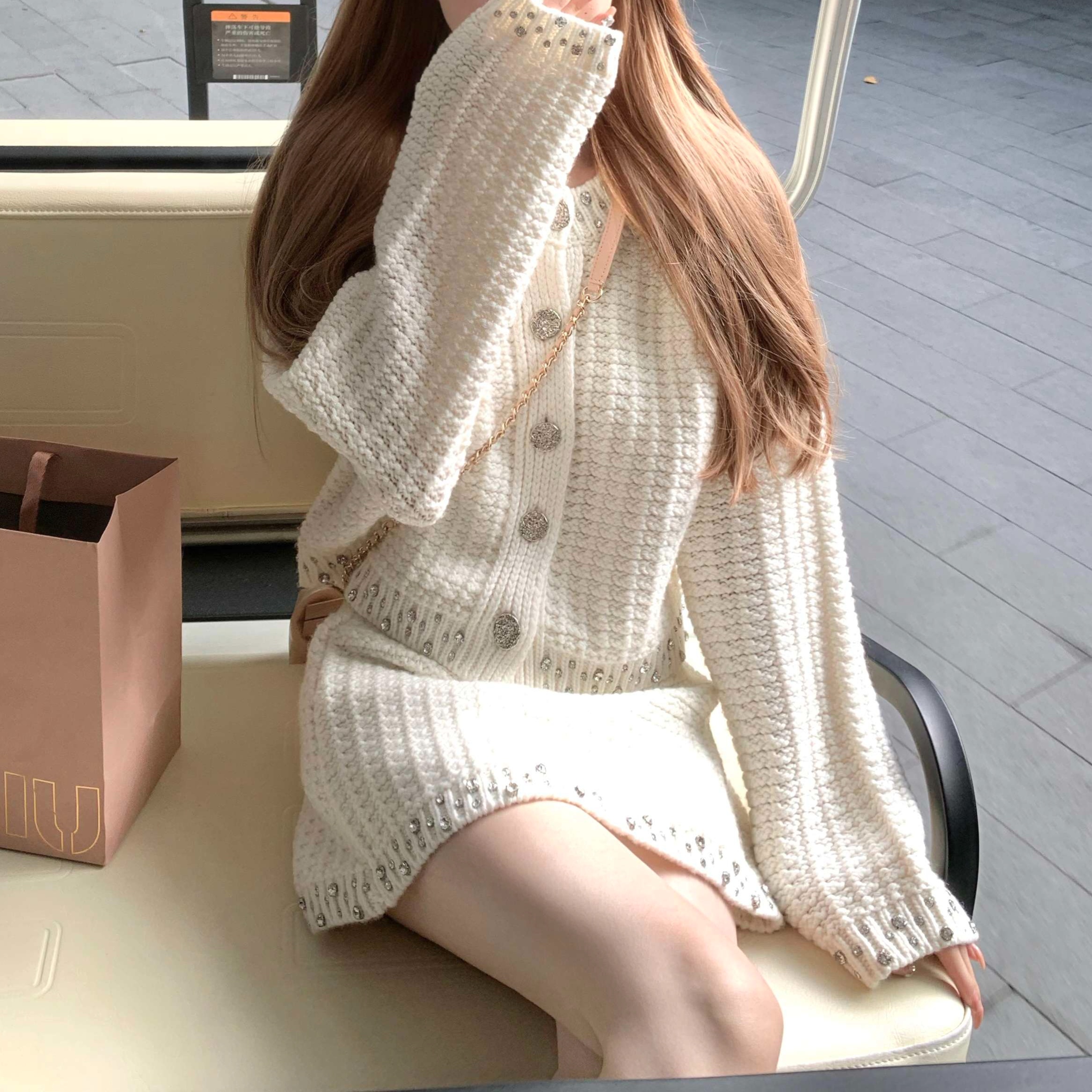 https://fulmo-img-server.com/girlishia/1730636073271_b2511ilx_cropped.jpg