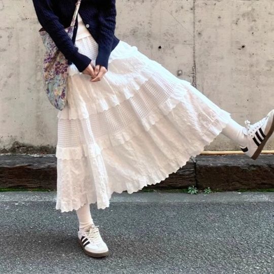 大人かわいい服 レース切り替えフレアロングスカート