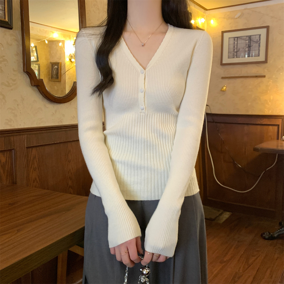 大人かわいい服 リブ編み Vネックニットプルオーバー