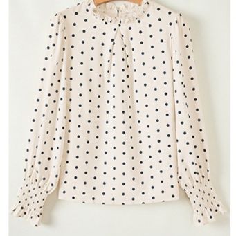 大人かわいい服 ドット柄ブラウス