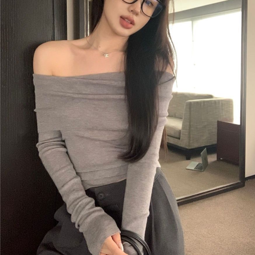 大人かわいい服 オフショルダーリブニット長袖トップス