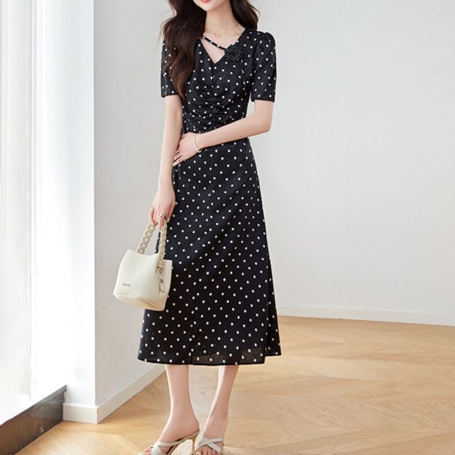 大人かわいい服 ドット柄半袖ワンピース